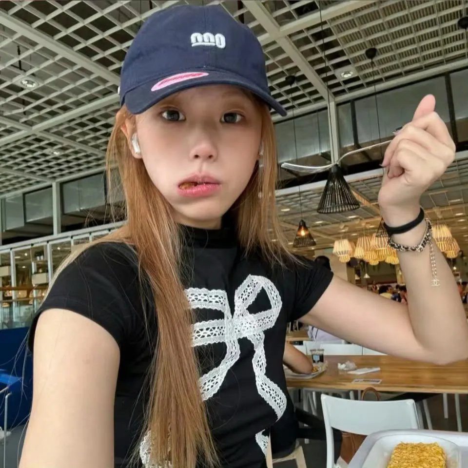 三女性